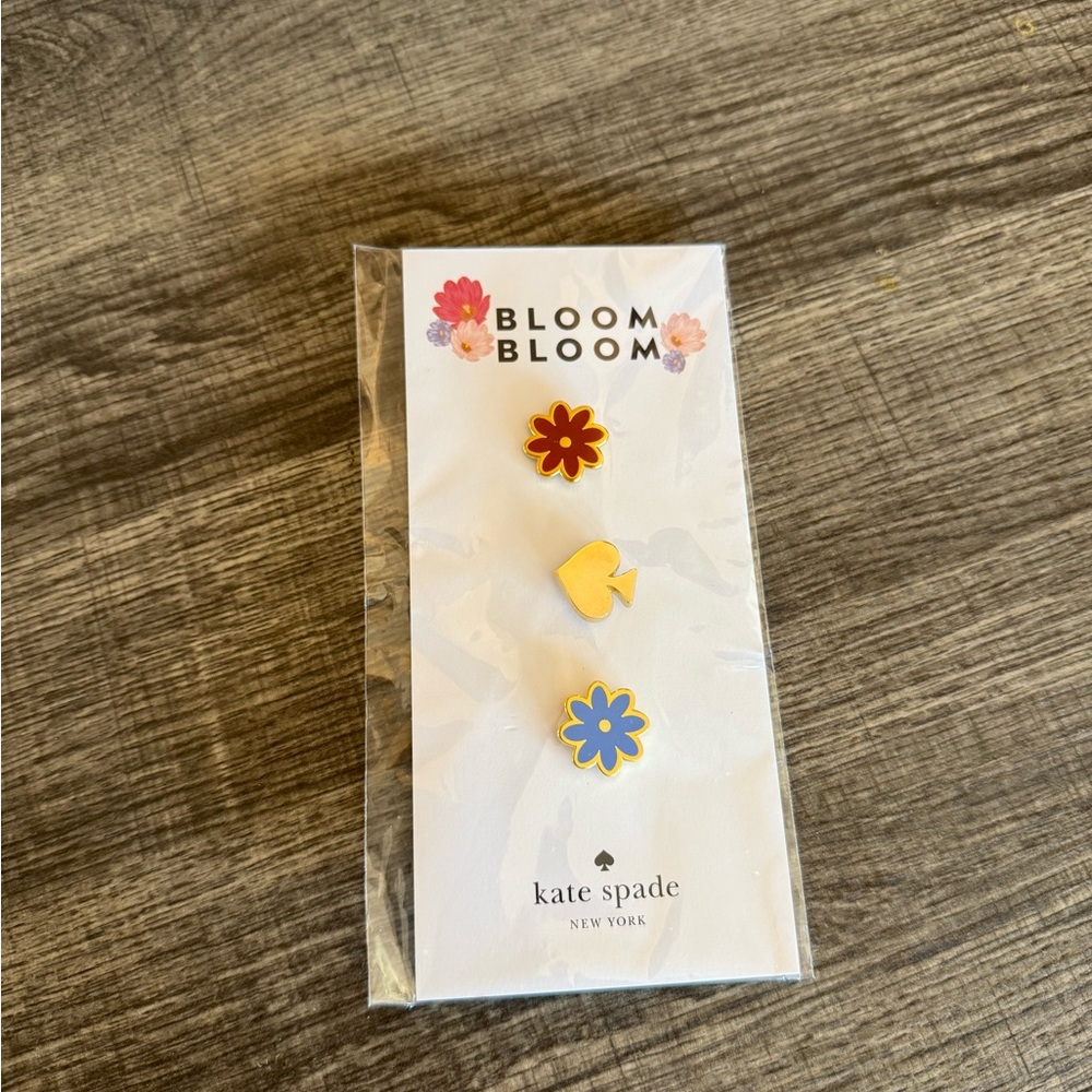 Kate Spade New York Bloom Bloom Flower Lapel Pins 3/4" BNWT - Picture 3 of 3
